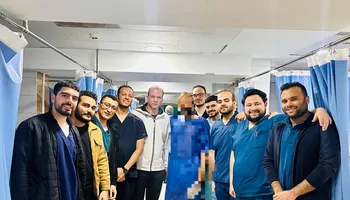 الفريق الطبي المجري العملية 