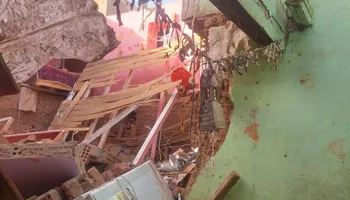 المنزل المنهار