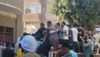 جانب من جنازة والد محمد شحاتة