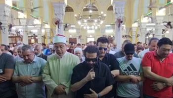 جنازة والدة أحمد حلمي 