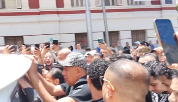حمو بيكا في جنازة والده