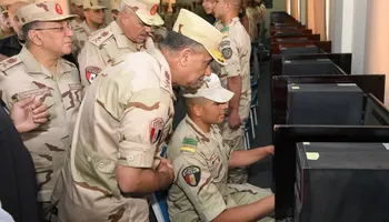 خلال تفقد وزير الدفاع إحدى وحدات التدريب 
