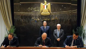 رئيس الوزراء يشهد توقيع اتفاق لتوسيع مصنع الألومنيوم بنجع حمادي