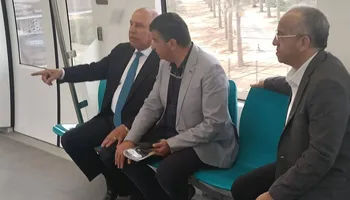كامل الوزير خلال استقلاله المونوريل