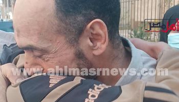 لحظة خروج عم بنات البحيرة بعد البراءة