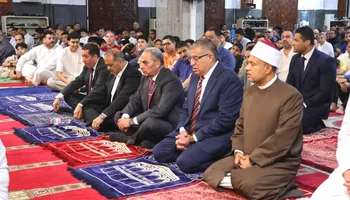 محافظ الإسماعيلية ومدير الأمن ووكيل الأوقاف يؤدون صلاة عيد الأضحى المبارك 