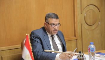 محافظ قنا