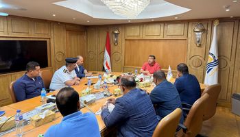 محافظ قنا