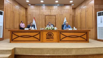 محافظ قنا