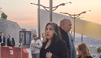 نادية مصطفى عضو الموسيقيين في عزاء هاني شاكر