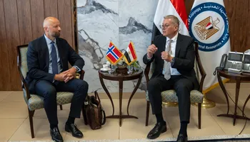 وزير البترول يبحث مع السفير النرويجي التعاون بمجالات الطاقة الخضراء 