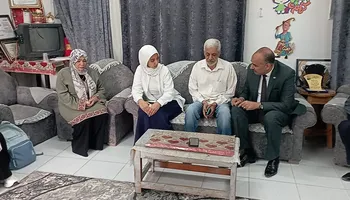 وكيل تعليم بنى سويف مع الطالبة 