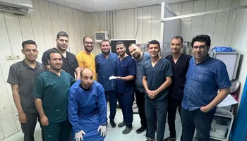 الفريق الطبي المجري العملية 