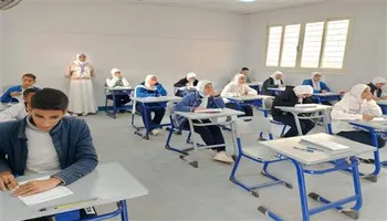 طلاب الشهادة الإعدادية بالمدارس الدولية
