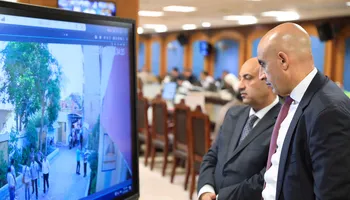 وزير التعليم في غرفة عمليات الوزارة