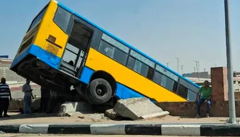 انحراف أتوبيس نقل عام بمحور المشير طنطاوي بمدينة نصر
