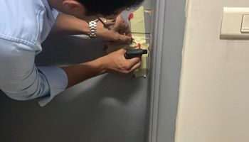 اثناء غلق العيادة الغير مرخصة