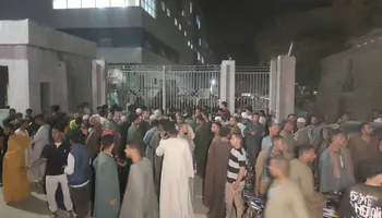 انتظار خروج الجثامين