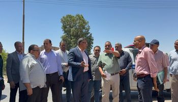 تفقد موقع إنشاء مدرسة جديدة 