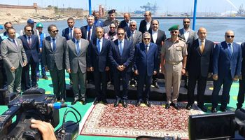 رئيس هيئة قناة السويس ومحافظ بورسعيد يشهدان افتتاح كوبرى النصر العائم 2 للربط بين مدينتي بورسعيد وبورفؤاد