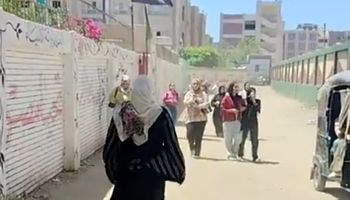 طلاب الشهادة الإعدادية 