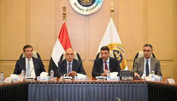 لجنة مشتركة من 4 وزارات