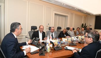 وزير التموين اثناء لقاءه المهندس أسامة الشاهد رئيس الغرفة التجارية بمحافظة الجيزة