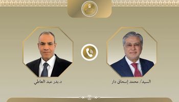 وزير الخارجية مع نظيره الباكستاني