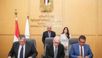 وزيرا الاسكان والكهرباء 