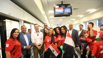 السفير البريطاني بالقاهرة يتفقد مونوريل شرق النيل