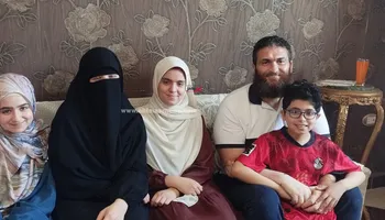 خديجة برفقة والديها وشقيقيها 