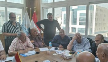 اثناء اجتماع شعبة المخابز مع مسئول شركة سمارت 