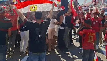الجماهير في مطار العلمين