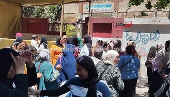 خروج الطالبات من الامتحانات 