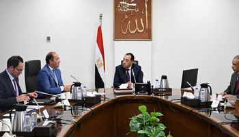 رئيس الوزراء ووزير المالية