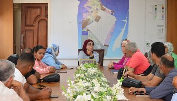 رئيس  مدينة بورفؤاد: توحيد أسعار الشمسيات وكراسي البحر منعًا لاستغلال المصطافين