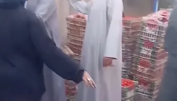 ضرب بائعتين 