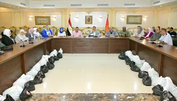  محافظ بورسعيد يستقبل ٧٥ حالة انسانية  و استمرار جهود لجنة المساعدات الإنسانية لدعم الأسر الأولى بالرعاية