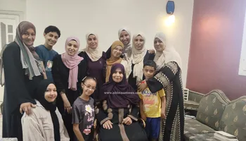 مريم تتوسط أسرتها 