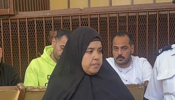 والدة &laquo;عروس بورسعيد&raquo; أمام المحكمة: &laquo;شهد آخر واحدة شوفتها مع بنتي قبل اختفائها ووفاتها&raquo;