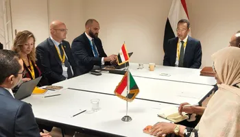 وزير الاتصالات مع نظيرته البولندية 
