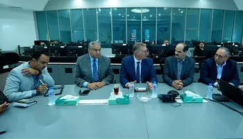 وزير البترول خلال الزيارة 
