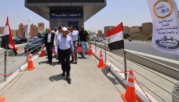 وزير النقل يتفقد مشروع الأتوبيس الترددي