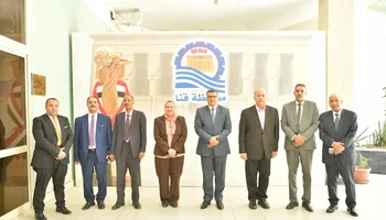 محافظ قنا يستقبل وفد من البنك الزراعي