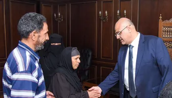 محافظ الإسكندرية يكرم أسرة شهيد الواجب
