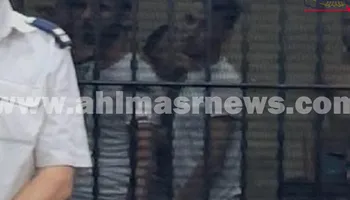 المتهمين بالاعتداء على والدتهما بالسيدة زينب - تصوير فاطمة مرشدي