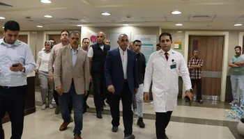 محافظ الإسماعيلية والشرقية يصلان المجمع الطبي لمتابعة مصابي حادث الدواويس  