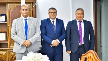 محافظ قنا يستقبل وفد من بنك مصر 