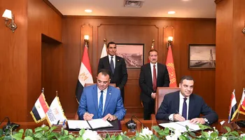 وزير الشباب والرياضة ومحافظ بورسعيد يوقعان بروتوكولاً لاستغلال أراضي مراكز الشباب