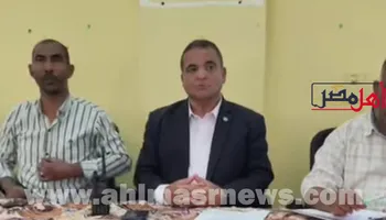 اجتماع المسؤولين مع الأهالي 